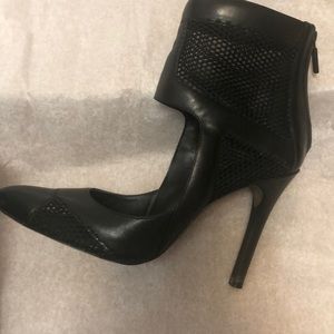 Pour La Victoire Black Leather & Netting Heels